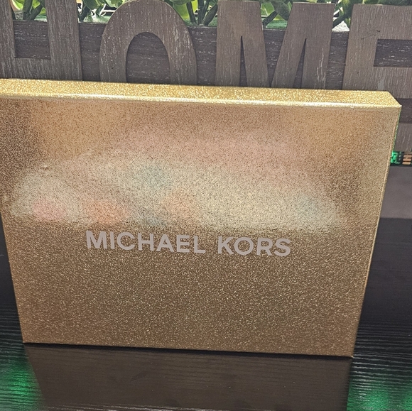 Michael Kors, NWT, adjustable belt bag - Picture 3 of 3